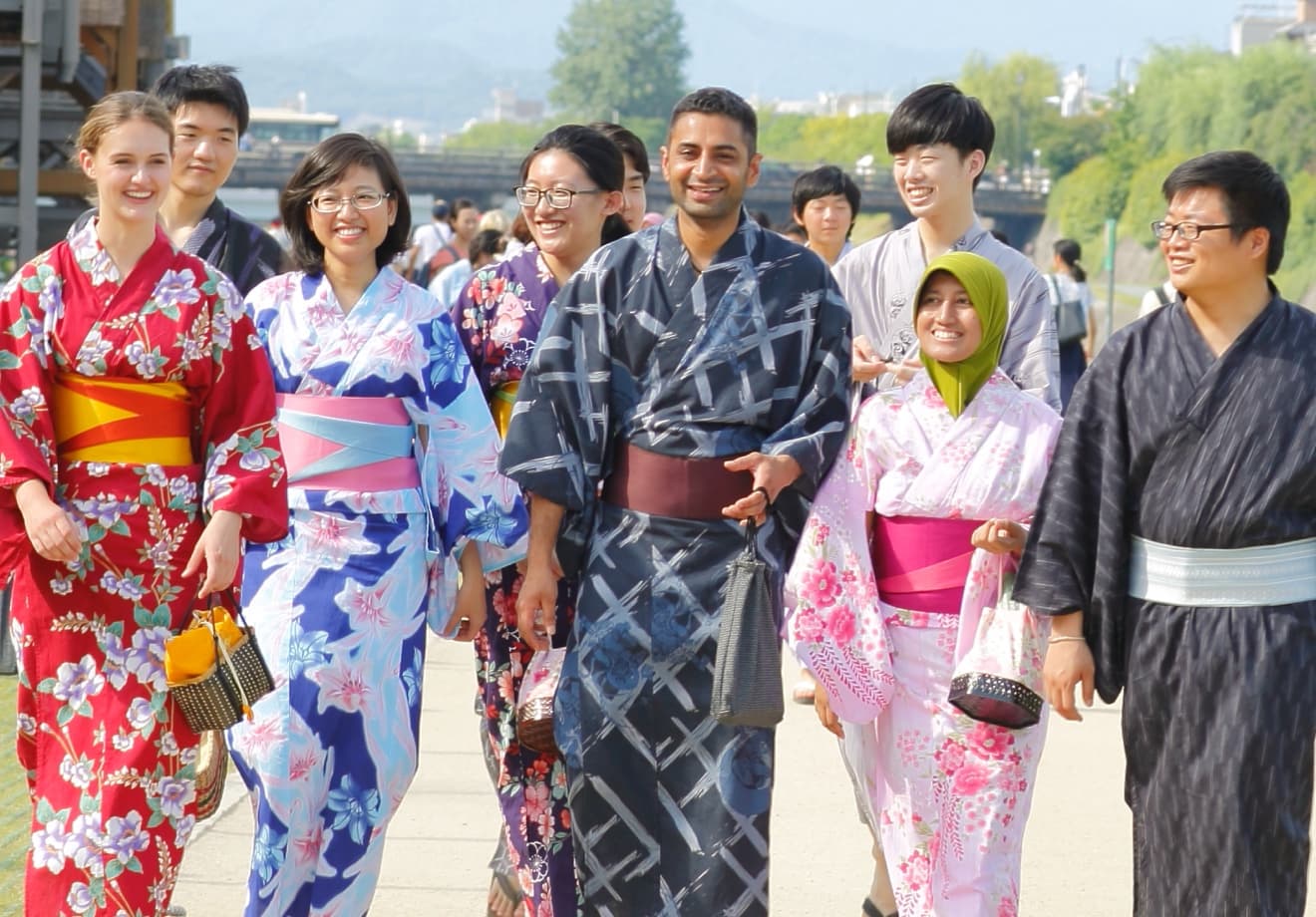 いろいろな国から留学生が集まる国際的なまち