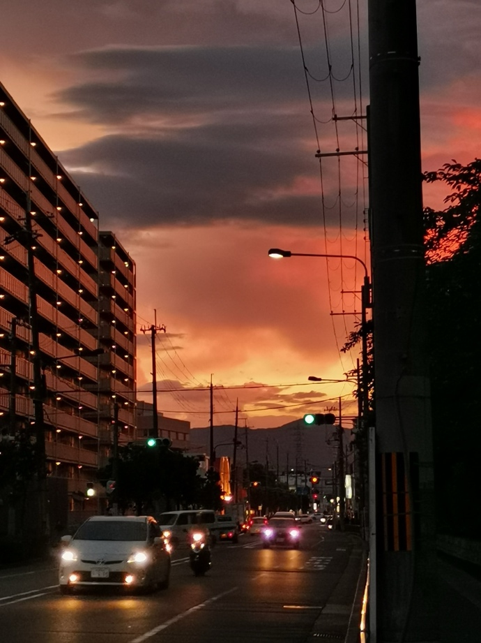 夏・夕方の街並み